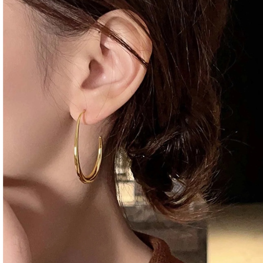 Minimalist Hoop Earrings - Picture 2 of 7